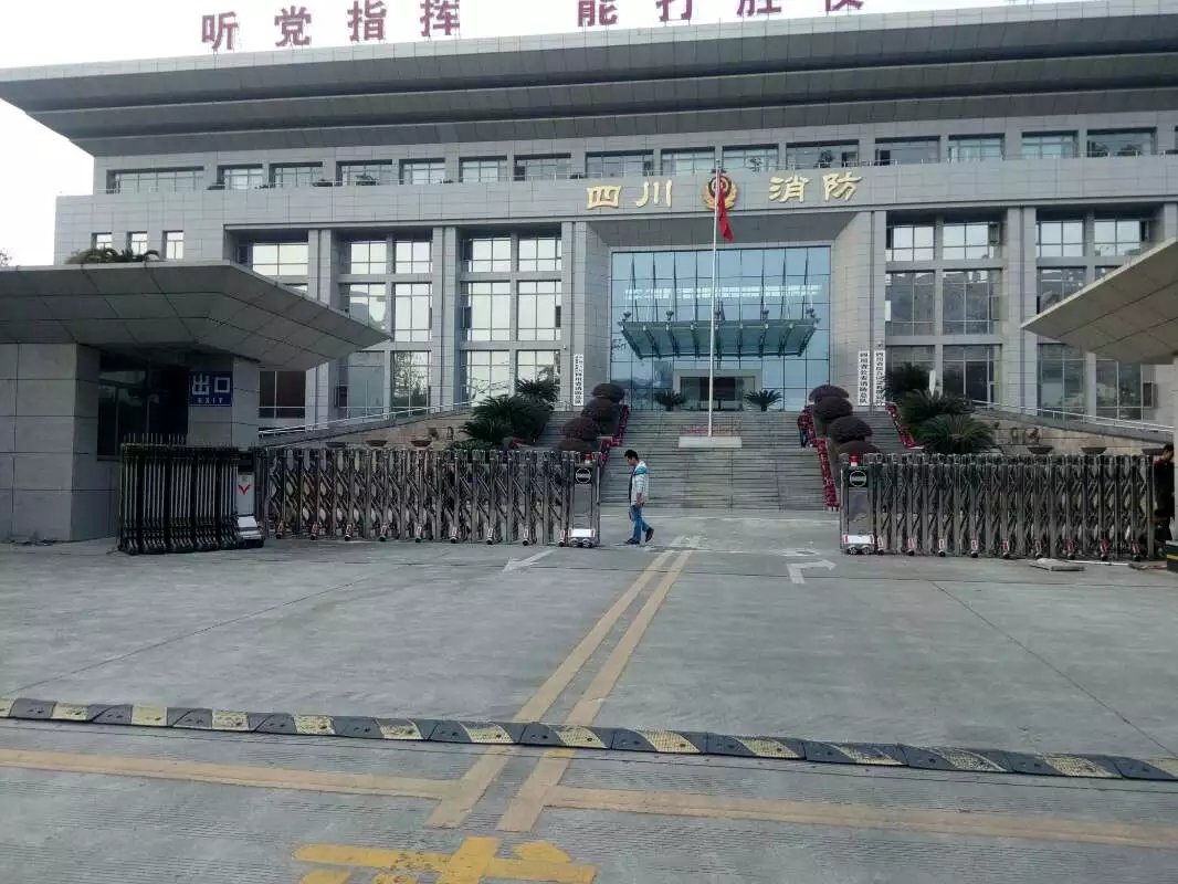 潍坊滨海区潍坊滨海区四川消防总队伸缩门